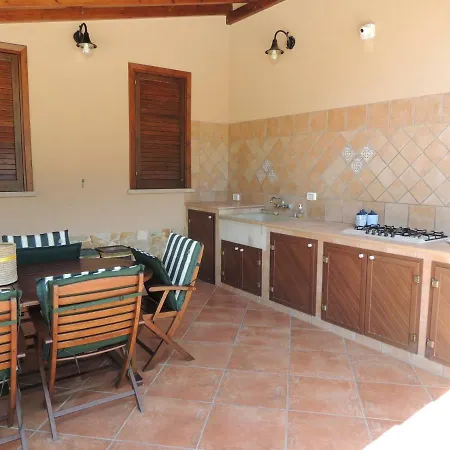 Ade Villa