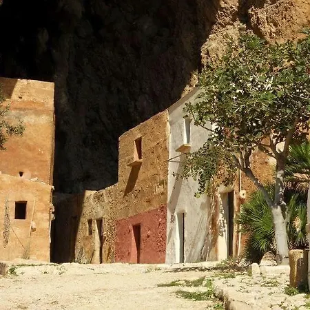 Ade Villa Custonaci